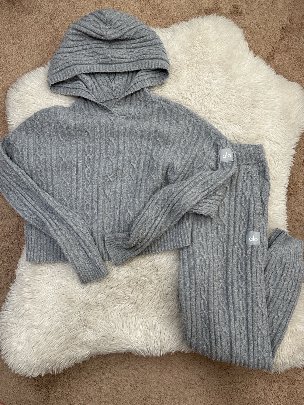 ALO Yoga Cable knit Winter Bliss hoodie & Bliss Pant Matching Set - Picture 6 of 16
